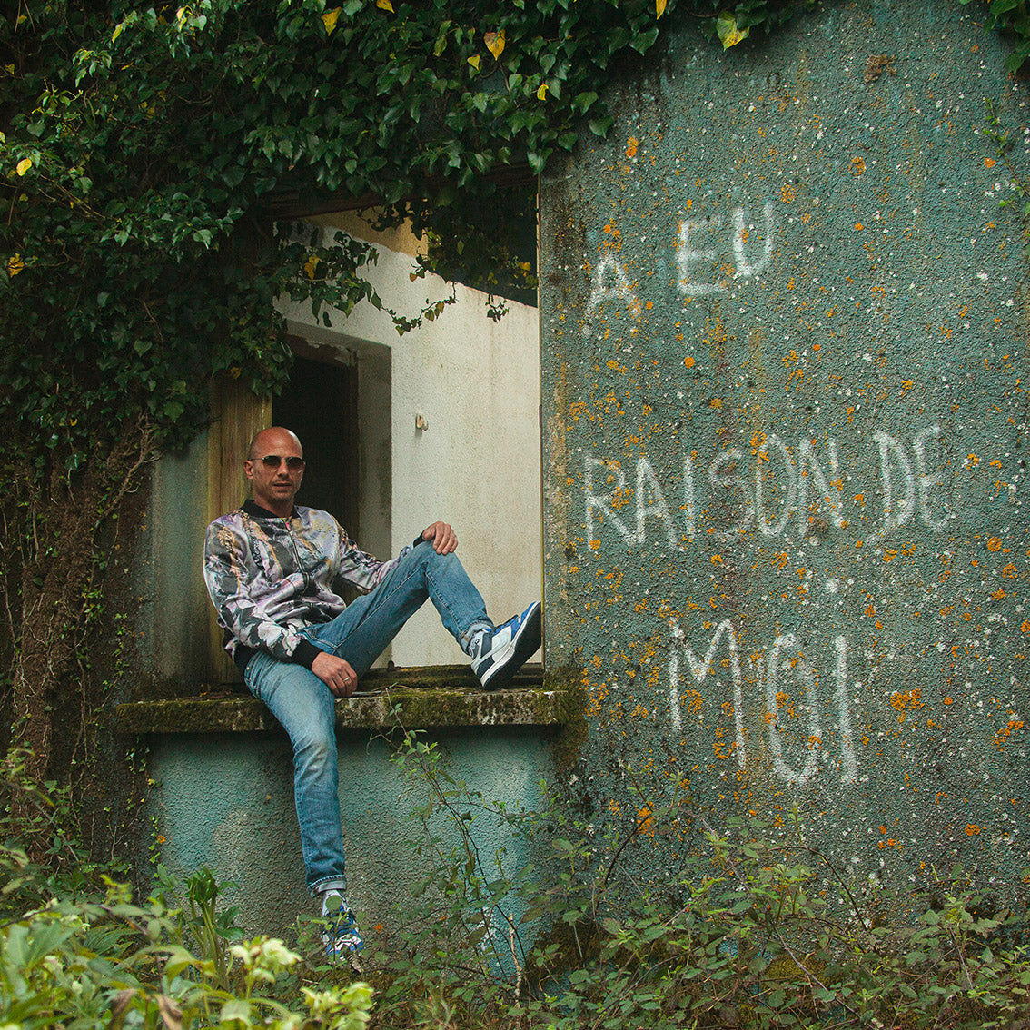 Veste bomber, motif LES PLUMES D'ANGE, d'après une toile d'Antoine Gerber, vue 2